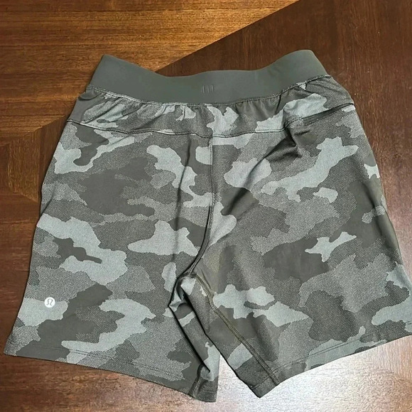 Lululemon men’s short - Picture 5 of 13